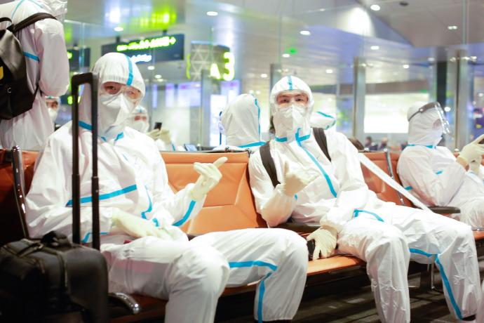 上海申花与上港启程多哈备战亚冠首战