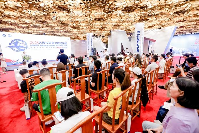 大连长兴岛首届半程马拉松9月24日鸣枪起跑