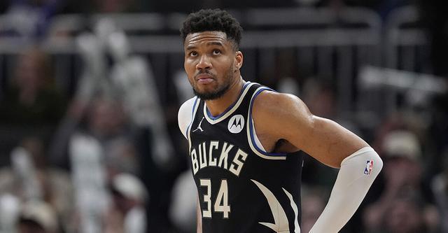 字母哥第三节扣篮受伤离场 雄鹿力克步行者终结