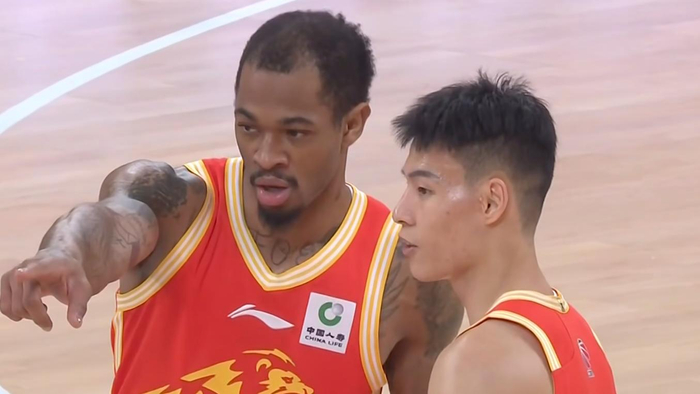 CBA常规赛第32轮：广东大胜四川创纪录，上海豪取