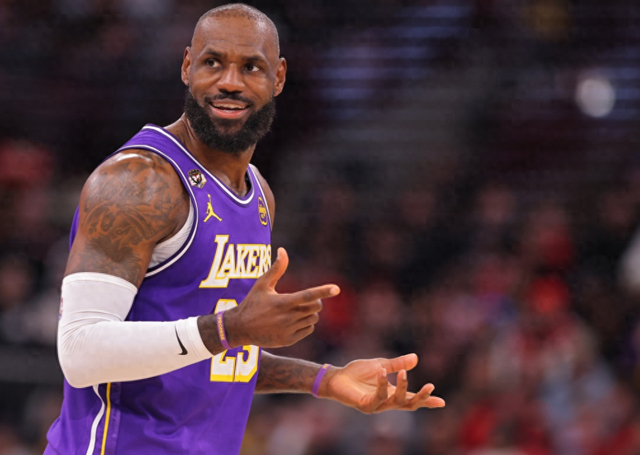 詹姆斯复出率队大胜勇士 助攻数逼近历史纪录